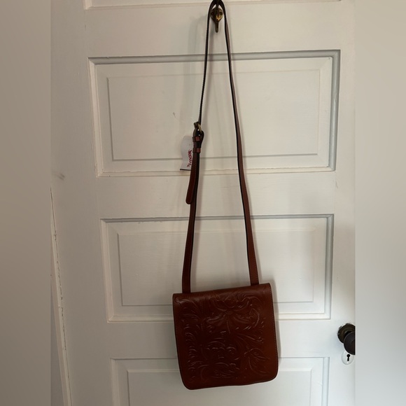Patricia Nash tooled leather fold over crossbody purse. NWT with dust bag. - Picture 2 of 5